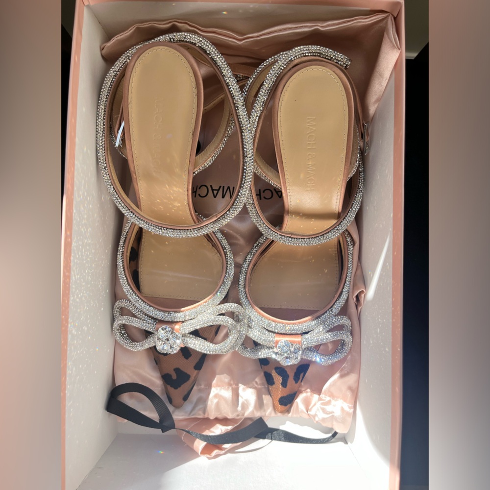 MACH & MACH Double Bow Jaguar Crystal Pump (100M) Desert Sand